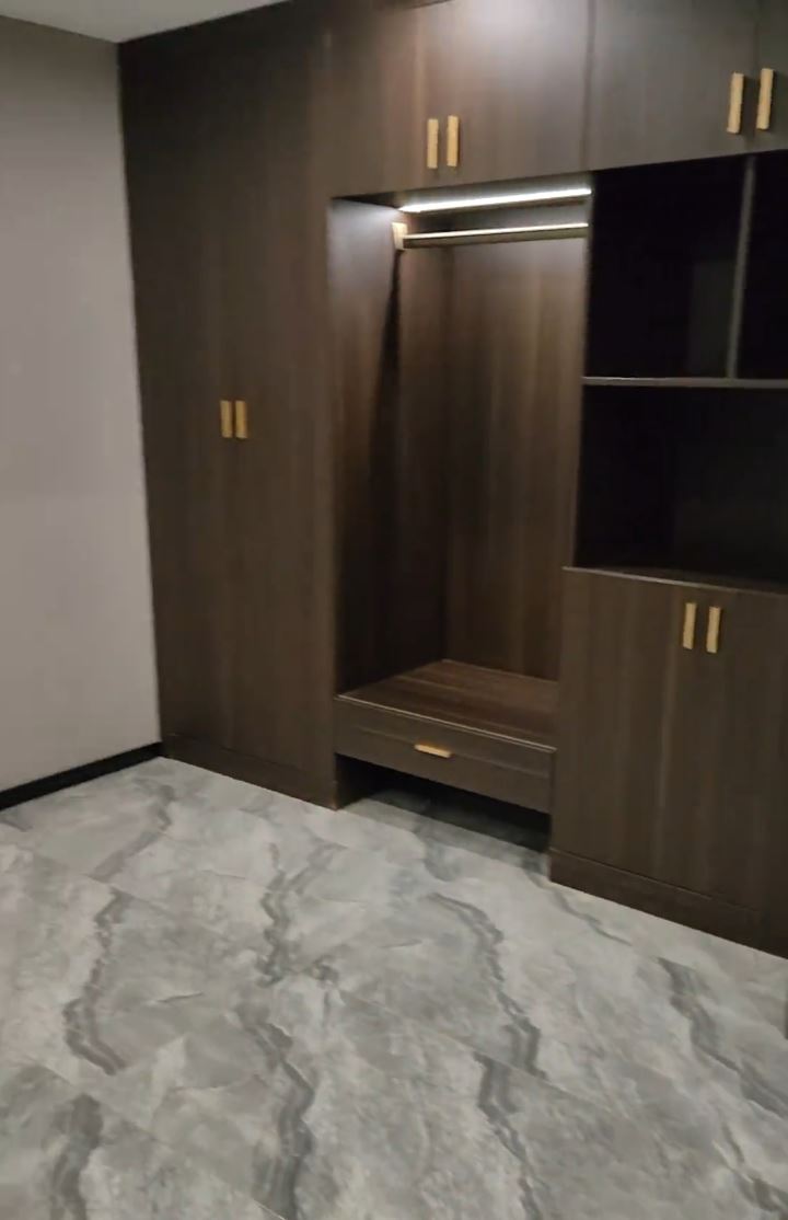 女網民在內蒙古以超低價入住700呎酒店房成為熱話。