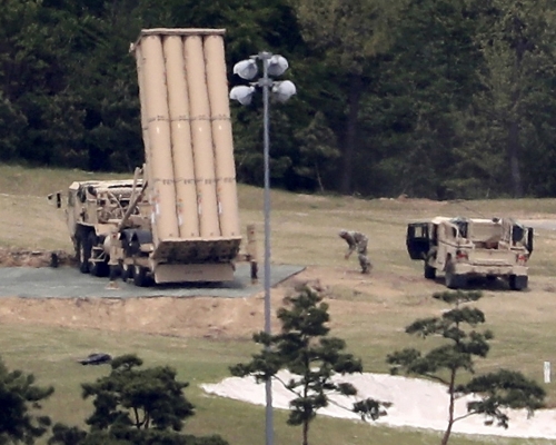 四輛薩德發射車已入韓國境內。AP
