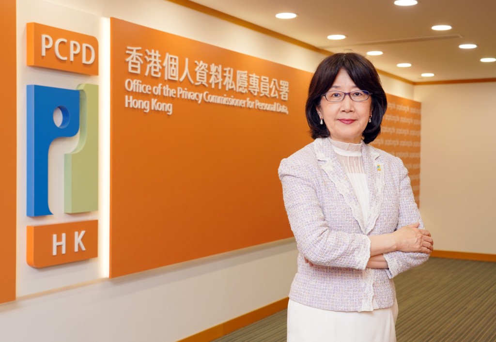 鍾麗玲表示,私隱署本月將舉行今年度旗艦活動「關注私隱週2025」,將以AI安全為主題,透過一系列推廣活動。 鍾麗玲表示,私隱署本月將舉行今年度旗艦活動「關注私隱週2025」,將以AI安全為主題,透過一系列推廣活動。