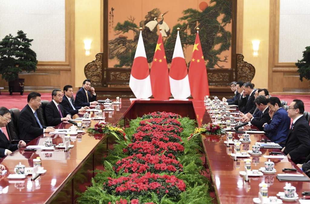 習近平會見安倍晉三。AP