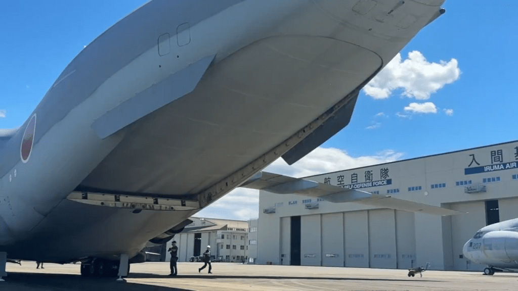 日本政府向災區高調運中國製冷氣,被右翼批評。日本防衛省@X 日本政府向災區高調運中國製冷氣,被右翼批評。日本防衛省@X