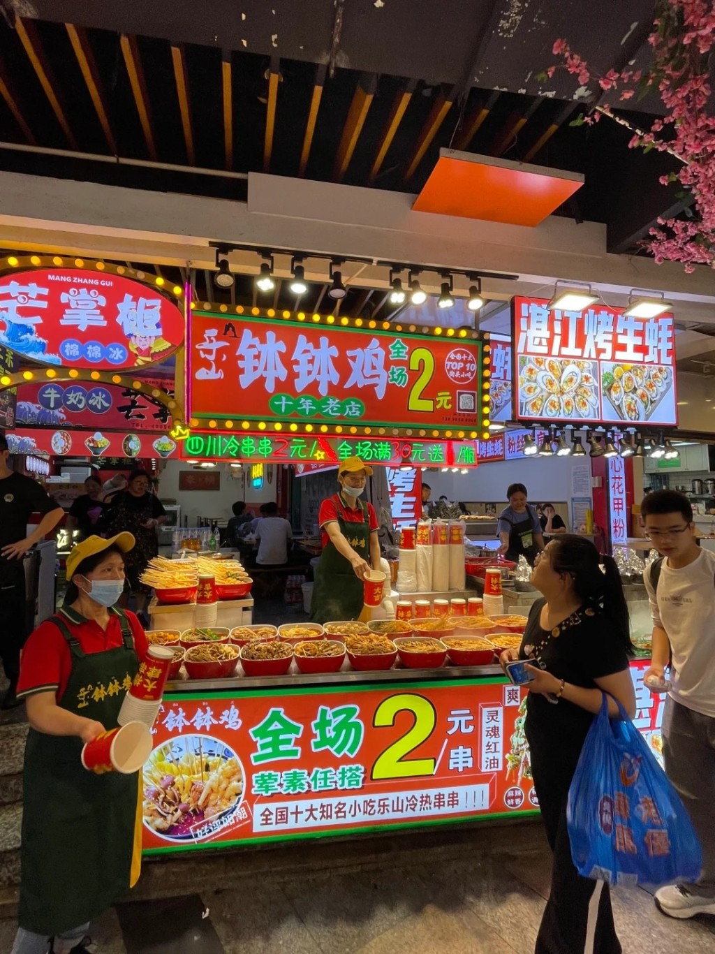 深圳东门町美食广场曾是港人的「扫街」首选。小红书