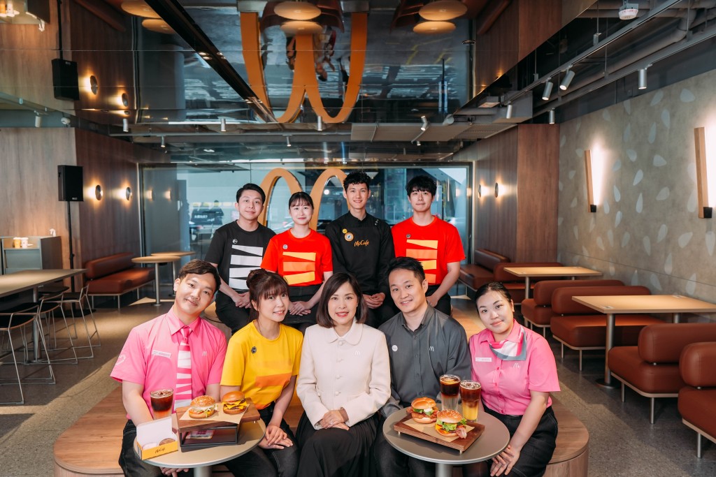 2025年,全球10間最繁忙的麥當勞餐廳之中,香港穩佔7間,創下全球紀錄,彰顯其卓越地位。 2025年,全球10間最繁忙的麥當勞餐廳之中,香港穩佔7間,創下全球紀錄,彰顯其卓越地位。