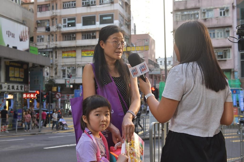 陈妈妈称，香港是一个多元化地方，每人有自己的选择，「我哋唔洗咁守旧。」陈极彰摄