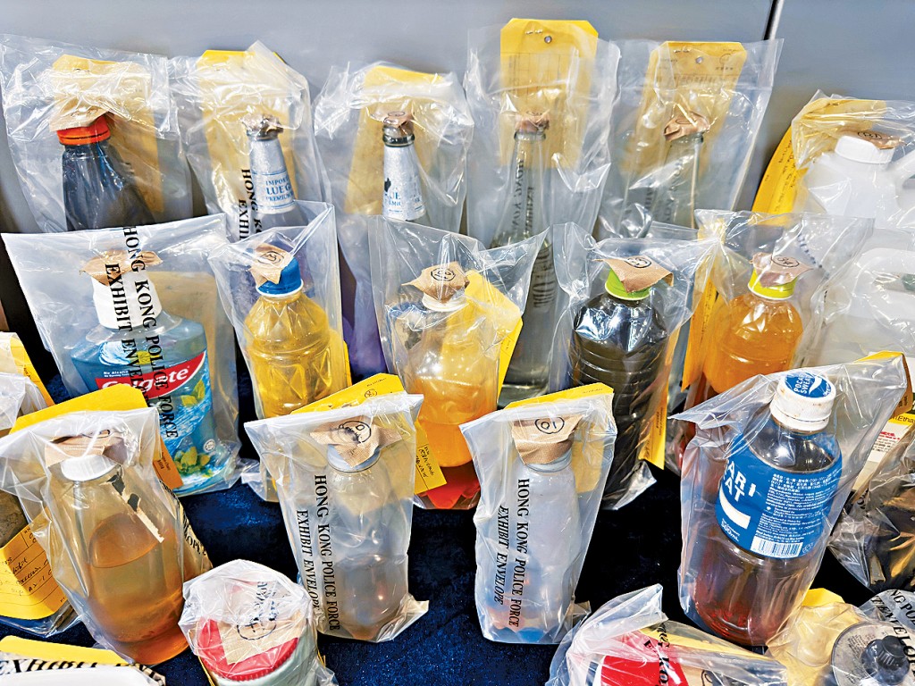 警方拘捕两名男子，并检获怀疑制造爆炸品的原材料。