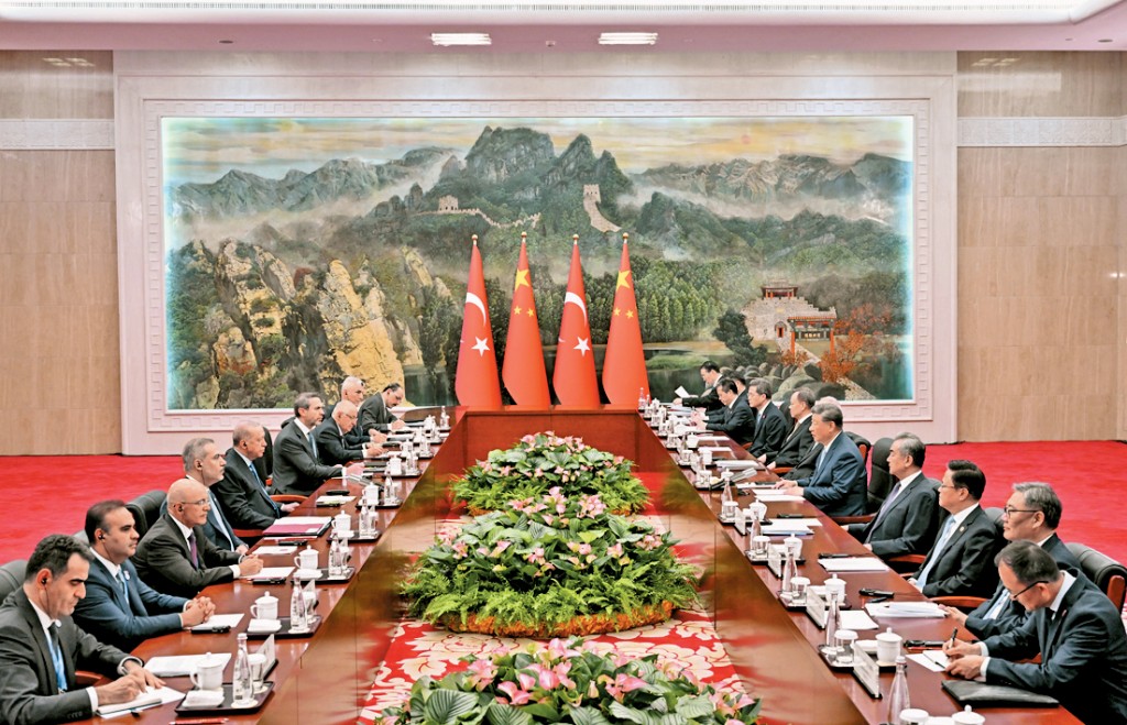 習近平在天津迎賓館會見土耳其總統埃爾多安。