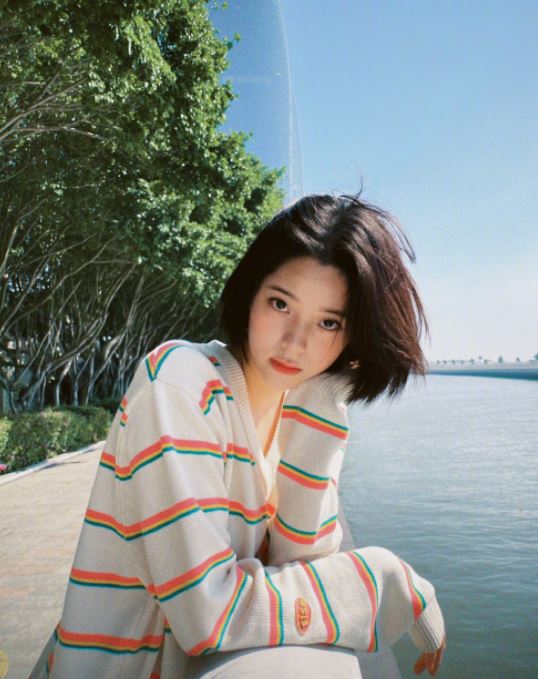 范丞丞的緋女友歐陽娜娜。
