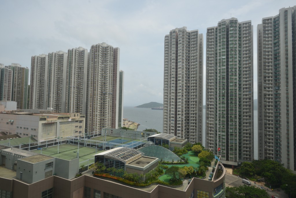 鸭脷洲海怡半岛23座美轩阁中低层B室为月内升幅最大的指标屋苑单位，面积590方呎，估价由上月846万元调升15万元至861万元，按月升1.77%。