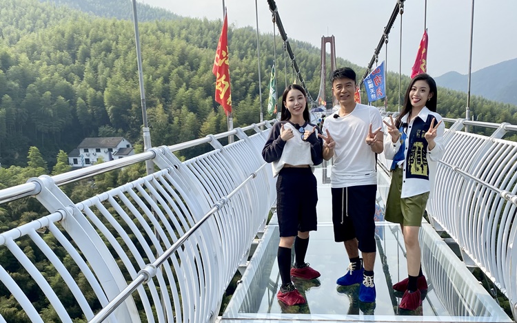 三師徒好開心。