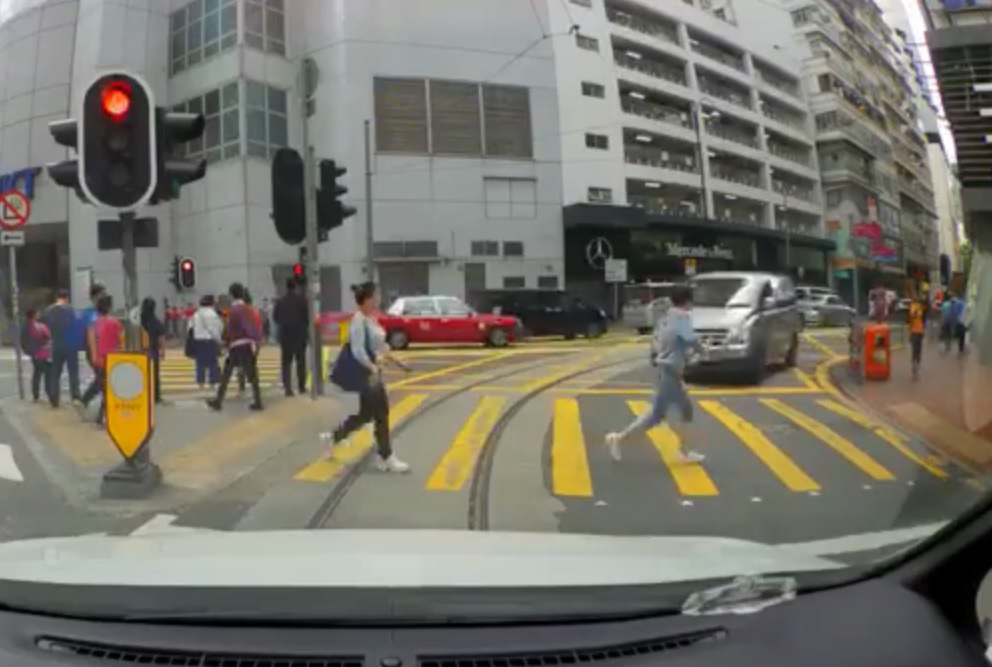 客貨車錯誤從禮頓道轉入波斯富街。fb小心駕駛圖片