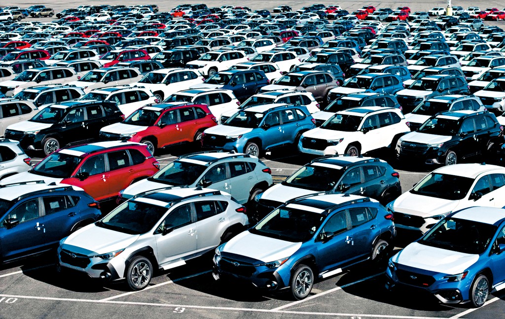 美國加州一處車場存放大量的日本Subaru品牌新車。