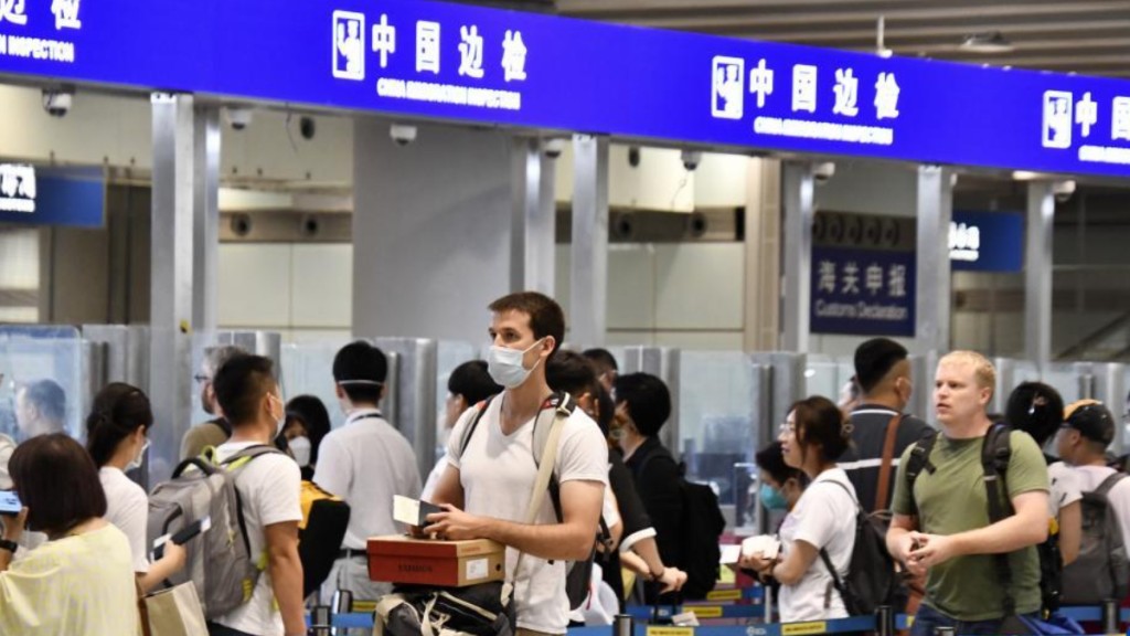 中国本月起给予欧亚6国免签证入境。新华社