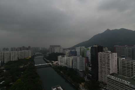 厅堂及房间向南，外望开扬公园景及山景。