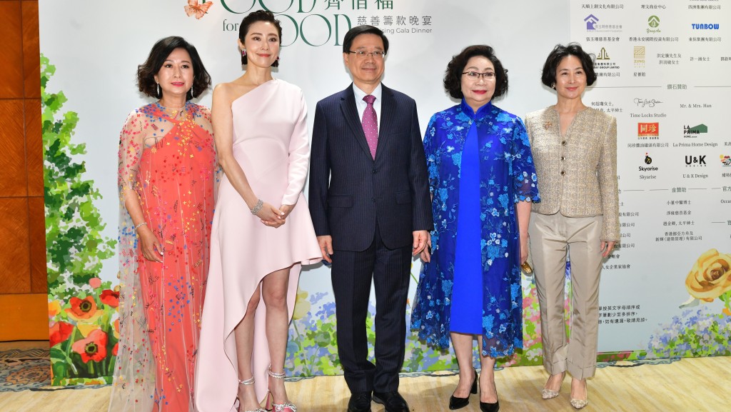 2023齊惜福慈善籌款晚宴今晚(8日)舉行。左起:李愛平、張玉珊、李家超、梁唐青儀、何超瓊。褚樂琪攝