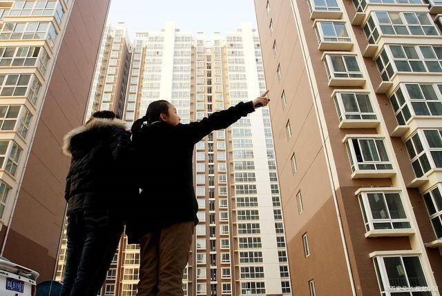 上海樓市新政策實施首日，新樓及二手房成交均明顯上升。