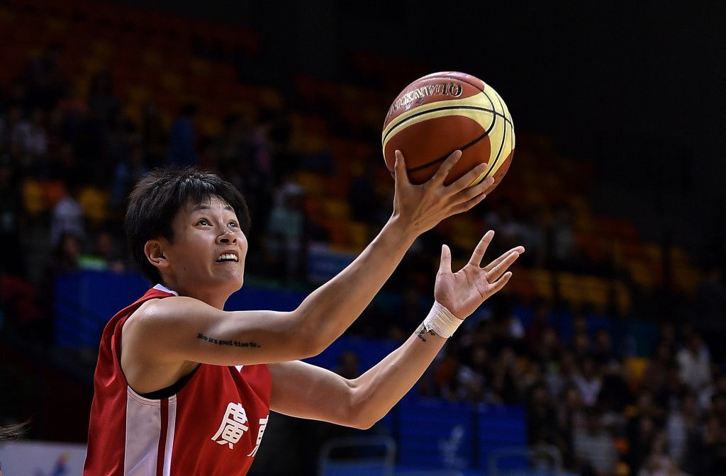 杨力维1995年出生，是中国女篮队长，司职控球后卫。新华社