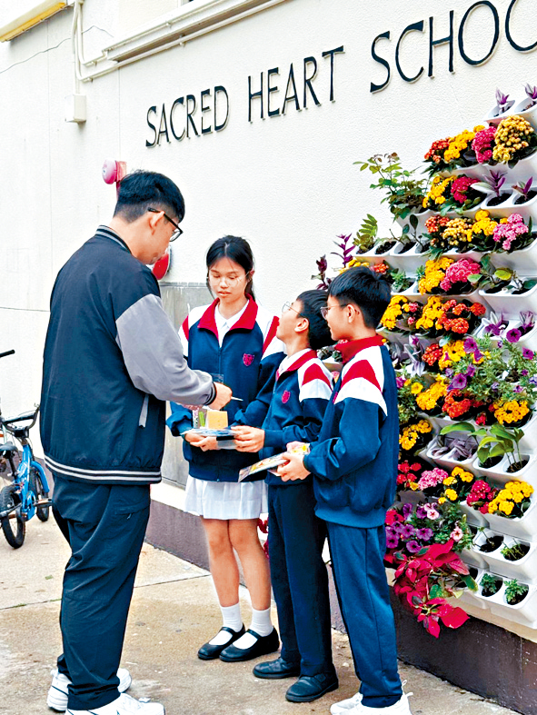 事主親赴學校道謝3位「小恩人」。