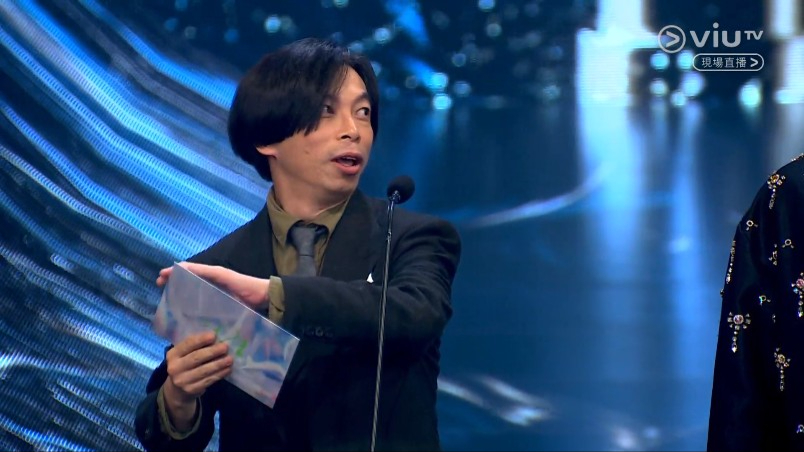 杨伟伦与麦沛东颁发最佳音响效果奖。