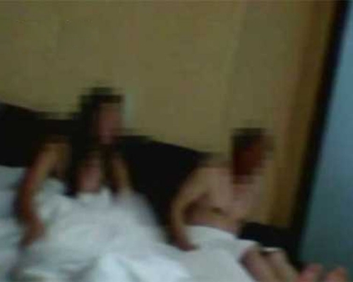 涉黑組織為了攬收工程和追債，迫欠債女子陪老闆，更要秘密拍下床照及影片，要脅工程負責人（老闆）。（網圖）