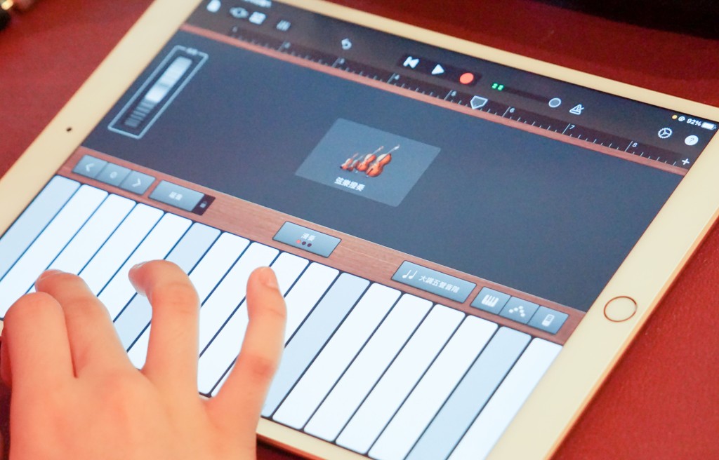 ●e-乐团与传统音乐学习相辅相成，不少同学因e-乐团而对某种乐器产生兴趣。