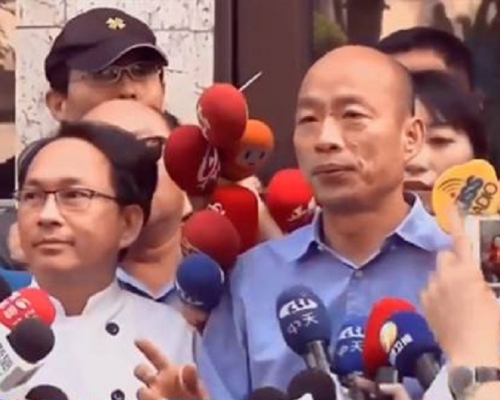 韓國瑜為麵包師打氣希望政治放一邊。網上圖片