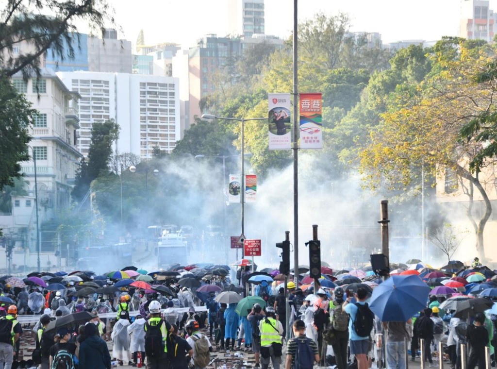 修例風波期間理工大學一帶爆發嚴重衝突。（資料圖片）