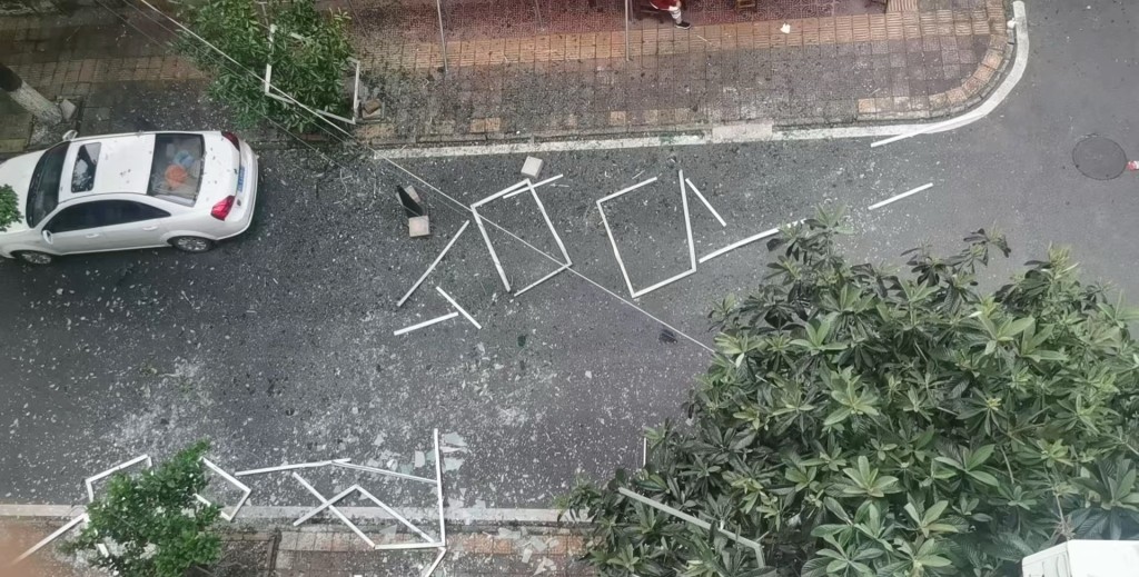 爆炸令周邊建築嚴重受損。抖音 爆炸令周邊建築嚴重受損。抖音