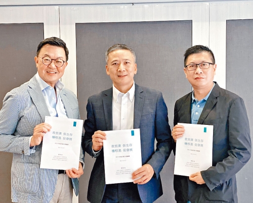 ■姚柏良(中)促請當局加速推出「來港易」及「回粵易」。