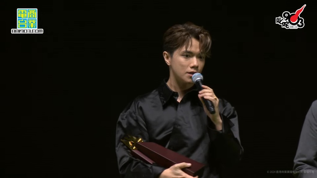張敬軒憑《隱形遊樂場》奪得「叱咤樂壇至尊歌曲大獎」。 張敬軒憑《隱形遊樂場》奪得「叱咤樂壇至尊歌曲大獎」。