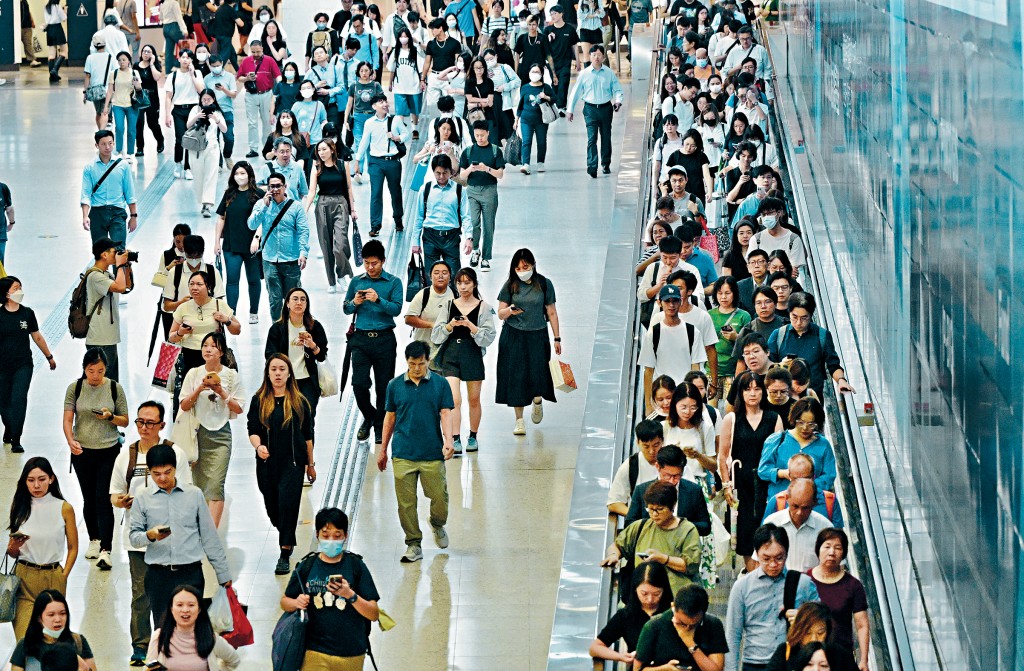 本港求職網中提及AI的空缺僅5.3%，低於新加坡相關網站的6.1%。