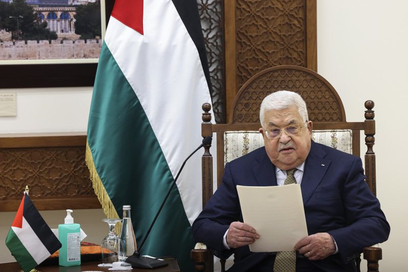 巴勒斯坦自治政府主席阿巴斯呼籲立即停止對巴勒斯坦人民的全面侵略。美聯社