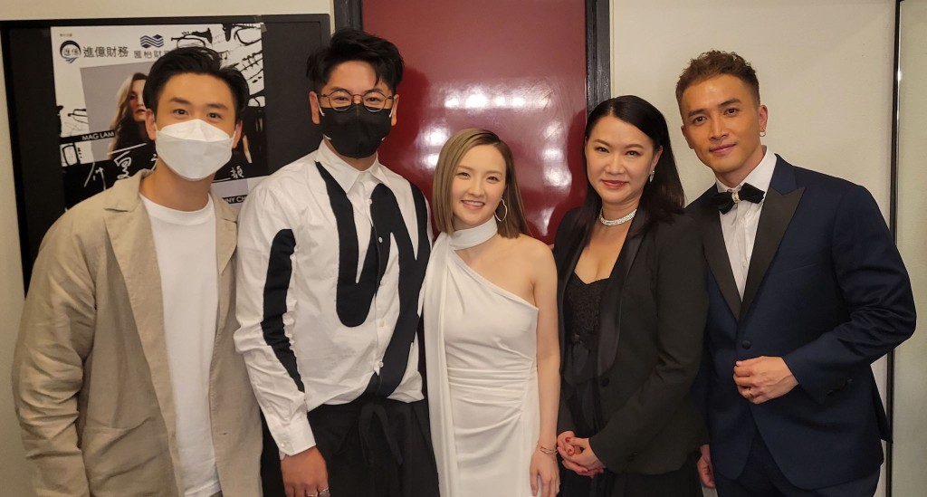 Mag男友Anton(左)同許廷鏗都有去捧場。
