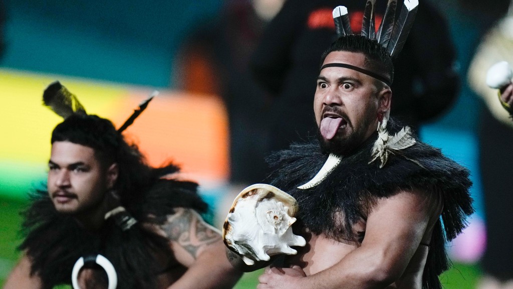 女足世界盃半決賽在新西蘭舉行，圖為賽前毛利人表演。  美聯社