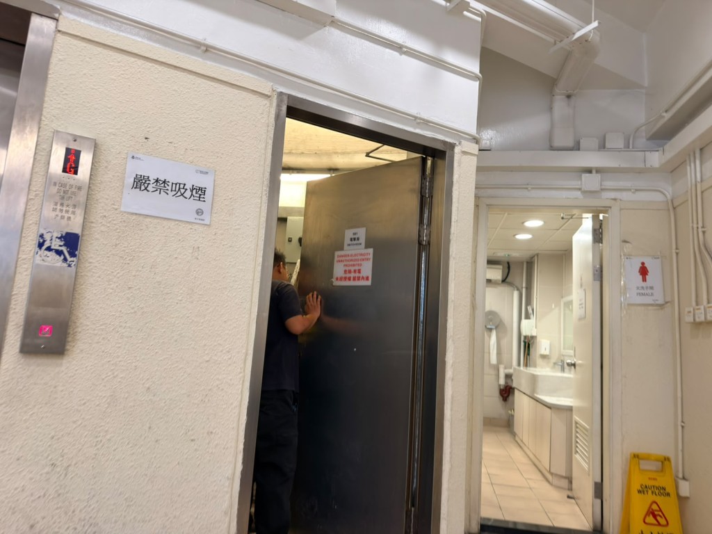 工程人員正在搶修。 工程人員正在搶修。