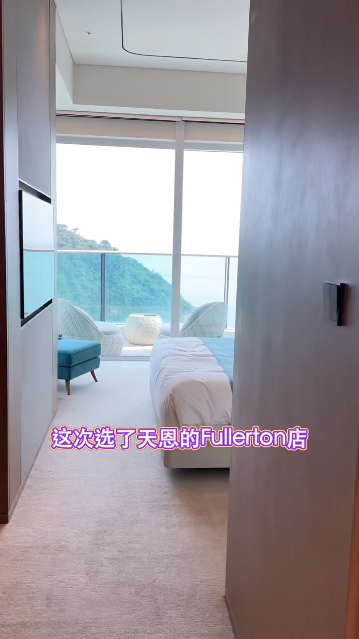 連詩雅坐月的房間景觀一流，180度無敵大海景。