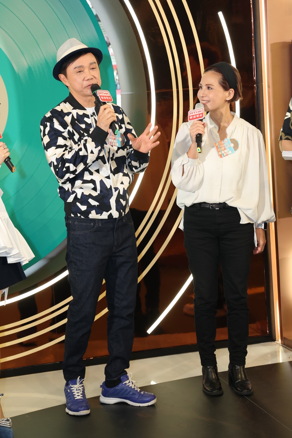李麗蕊、區瑞強到沙田出席「香港唱片足印展」揭幕活動,大談黑膠回憶。 李麗蕊、區瑞強到沙田出席「香港唱片足印展」揭幕活動,大談黑膠回憶。