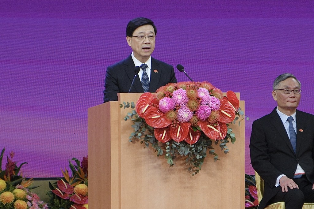 李家超致辞时宣布中央将再送赠香港特区一对大熊猫。