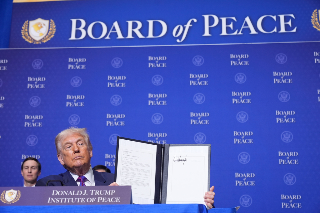 由美国总统特朗普倡议成立的“和平委员会”（Board of Peace）19日在华盛顿举行首次会议。美联社