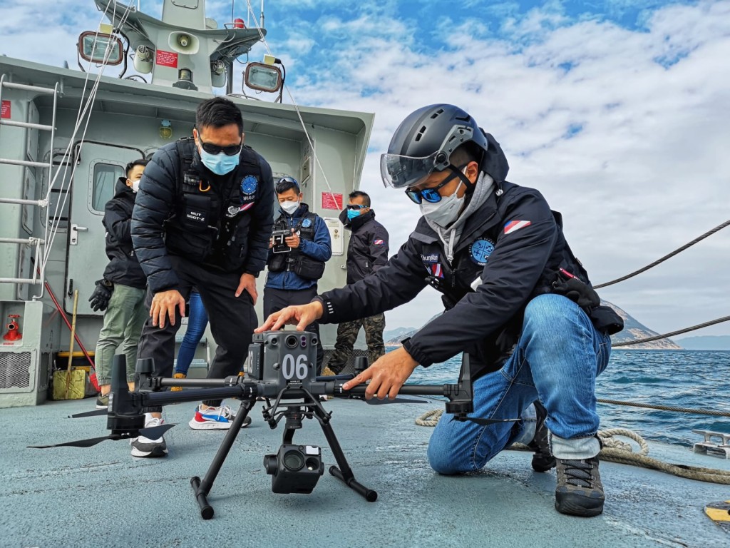 水警總區無人機小隊部署航拍機搜索。