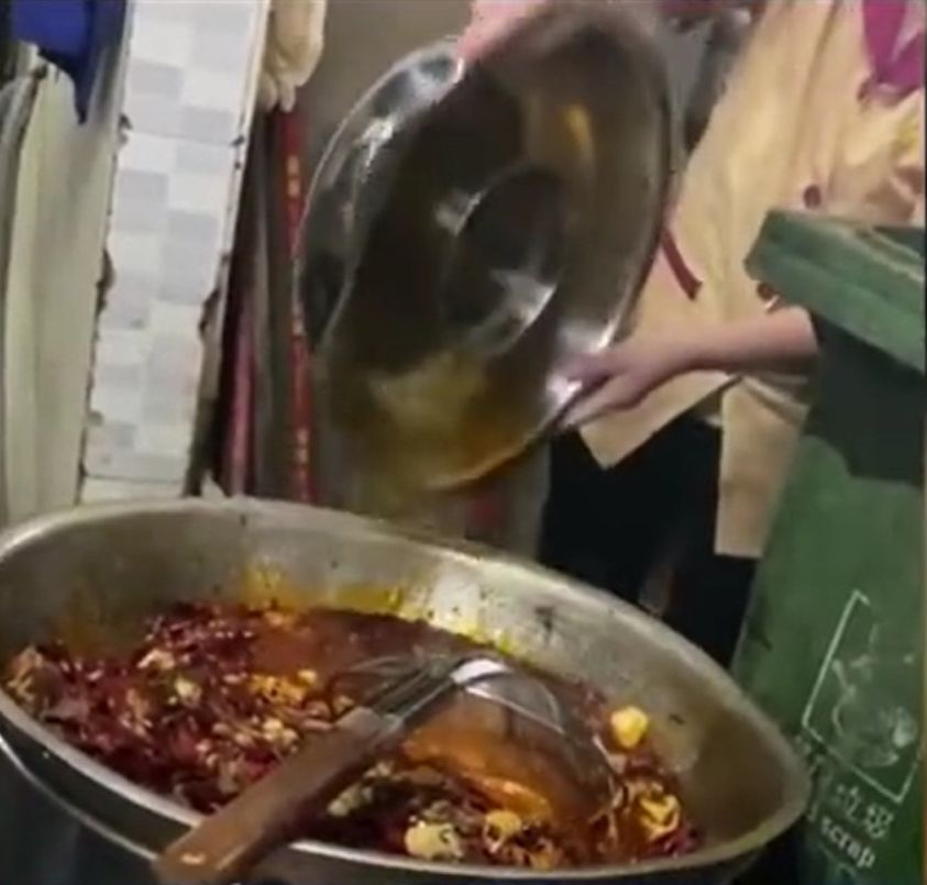火鍋店被指重覆使用湯底紅油及食材。網圖