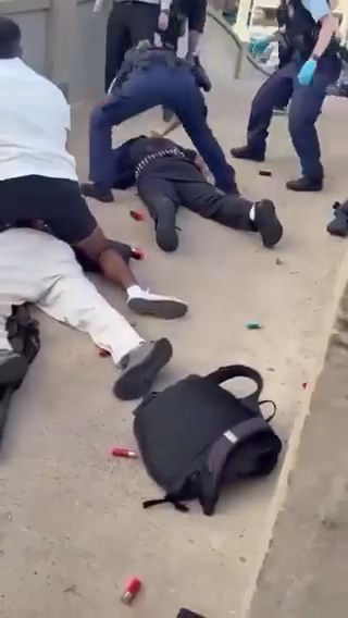 悉尼邦迪滩发生枪击事件。 悉尼邦迪滩发生枪击事件。