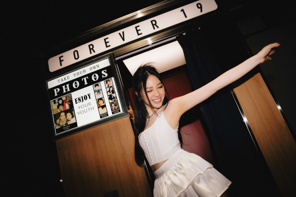唱作女新人甄济如刚推出新作《FOREVER 19》。