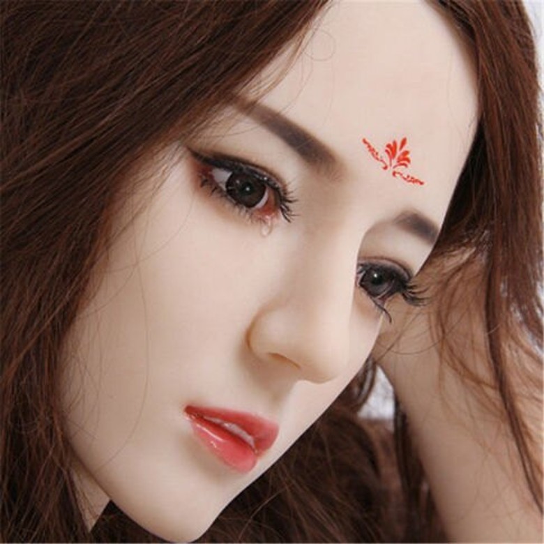 以迪丽热巴的「鳯九」制作嘅情娃娃。