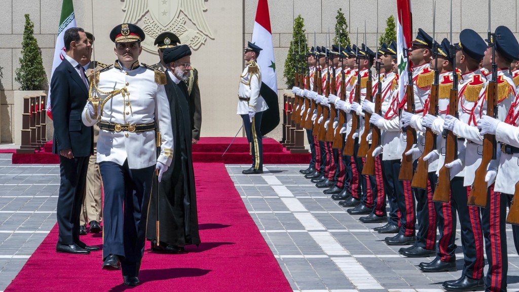 敍利亚总统阿萨德在大马士革举行仪式，欢迎伊朗总统莱希。 美联社