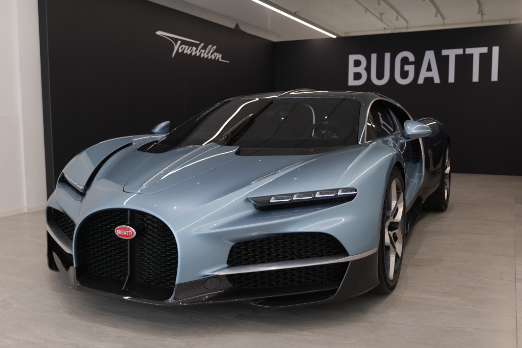 Bugatti Tourbillon極級超跑全球250輛基本上已名花有主，每輛未連稅基本售價380萬歐羅起(約港幣3千萬元起)。