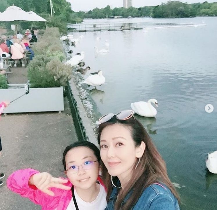 早前她與細女Promise到意大利佛羅倫斯遊覽。