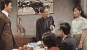 「丁蟹效应」早于1973年就出现，当年郑少秋主演无綫电视剧集《烟雨蒙蒙》，播映时适逢1973年香港股灾；股灾过后，股市累积跌幅达到91.54%。