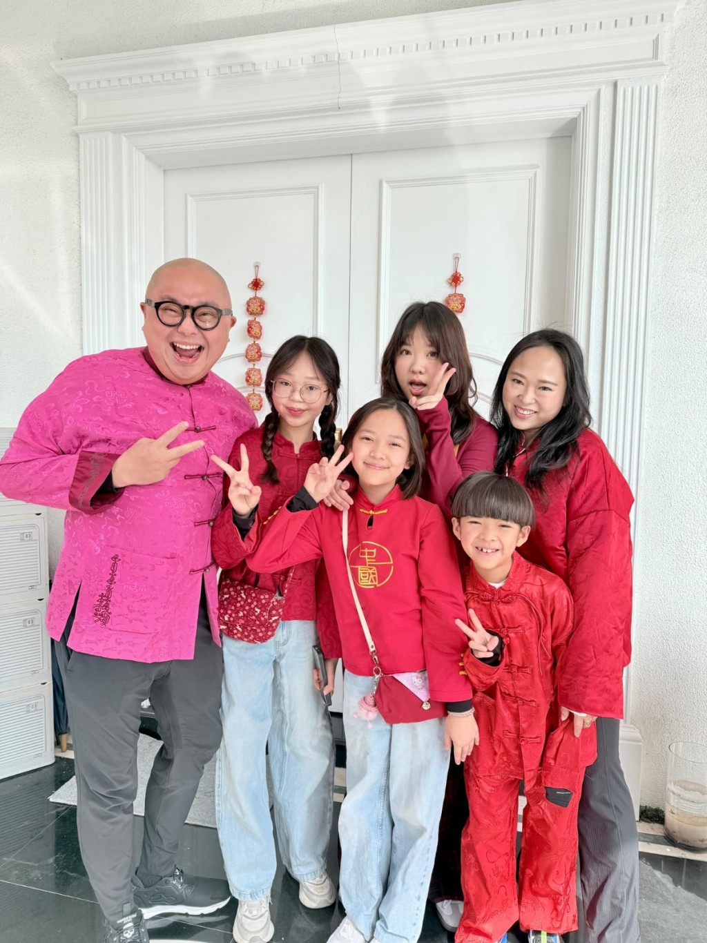 林盛斌与太太黄乙颐育有三女一子。 林盛斌与太太黄乙颐育有三女一子。