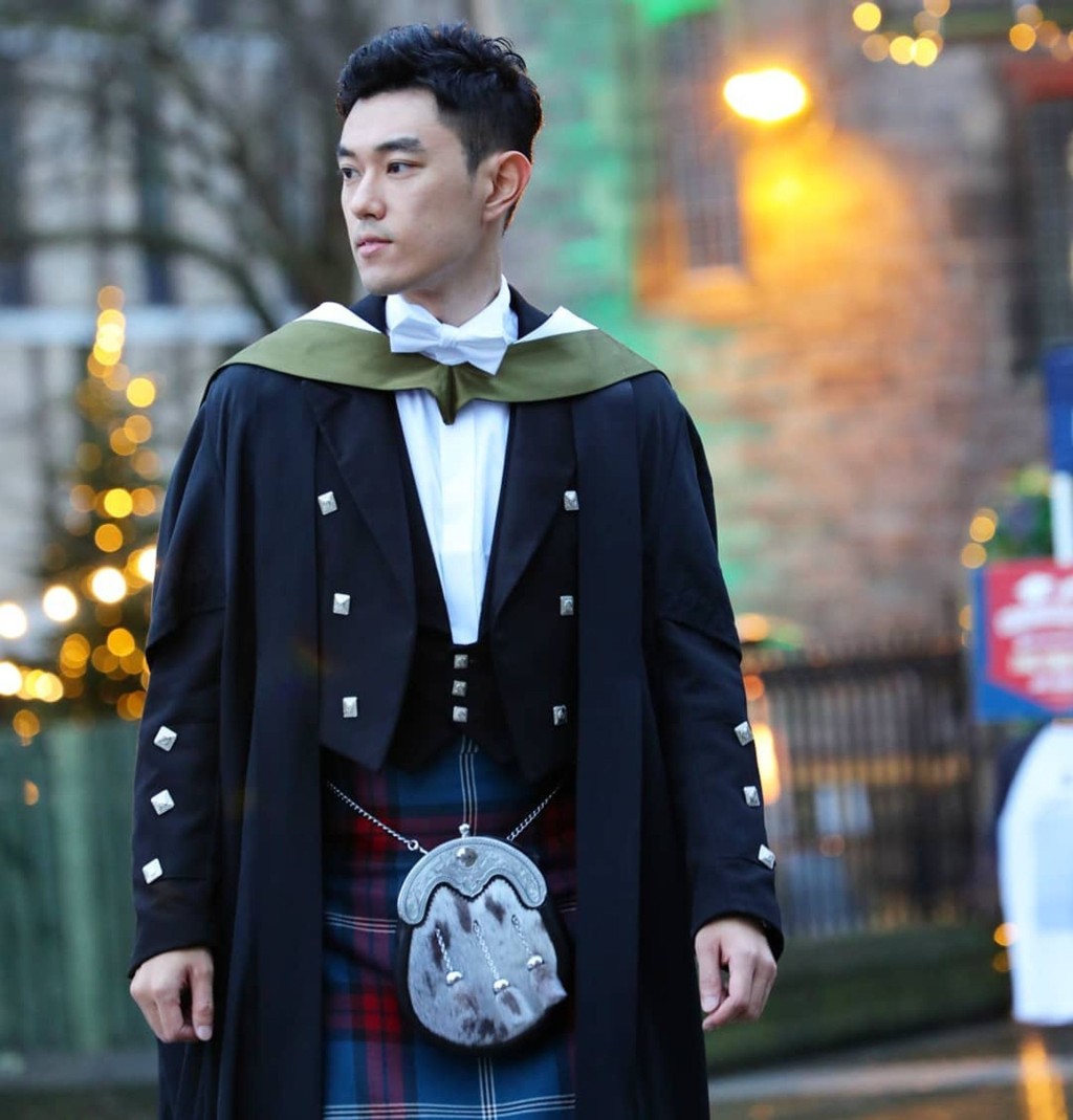 一張在急症室為病人電擊搶救的相片在網上瘋傳，引發外界對其醫德的質疑。