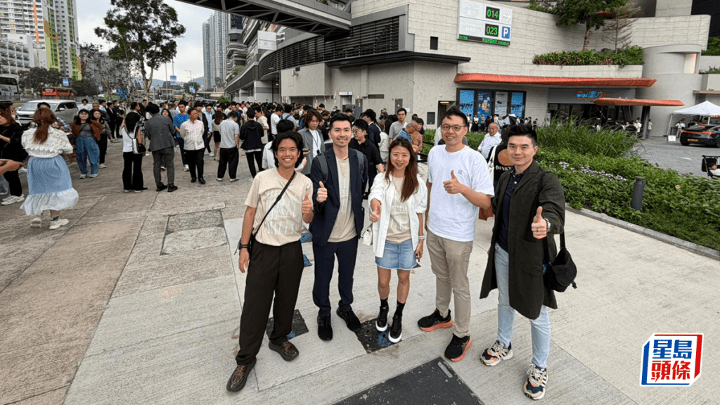 柏傲庄III首开现楼参观 吸引大批睇楼客睇楼